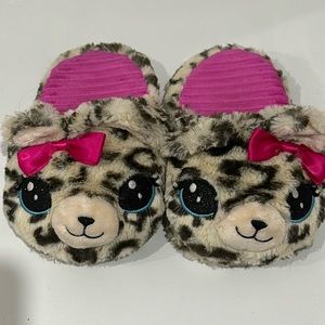 BOGO 🥳 leopard cat slippers